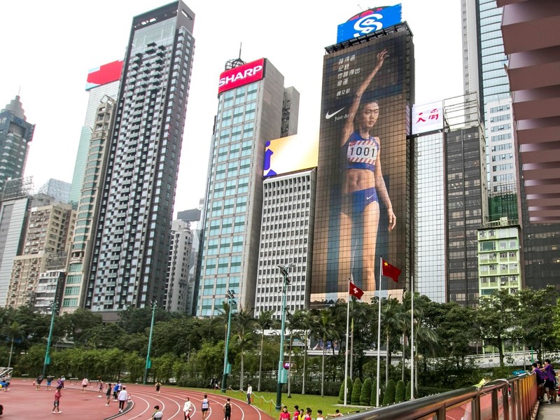 「 NIKE 跳高女神」香港湾仔巨型幕墙广告